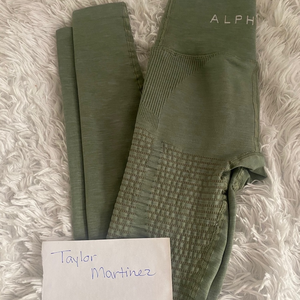 alphalete halo leggings in sage green (NWOT)